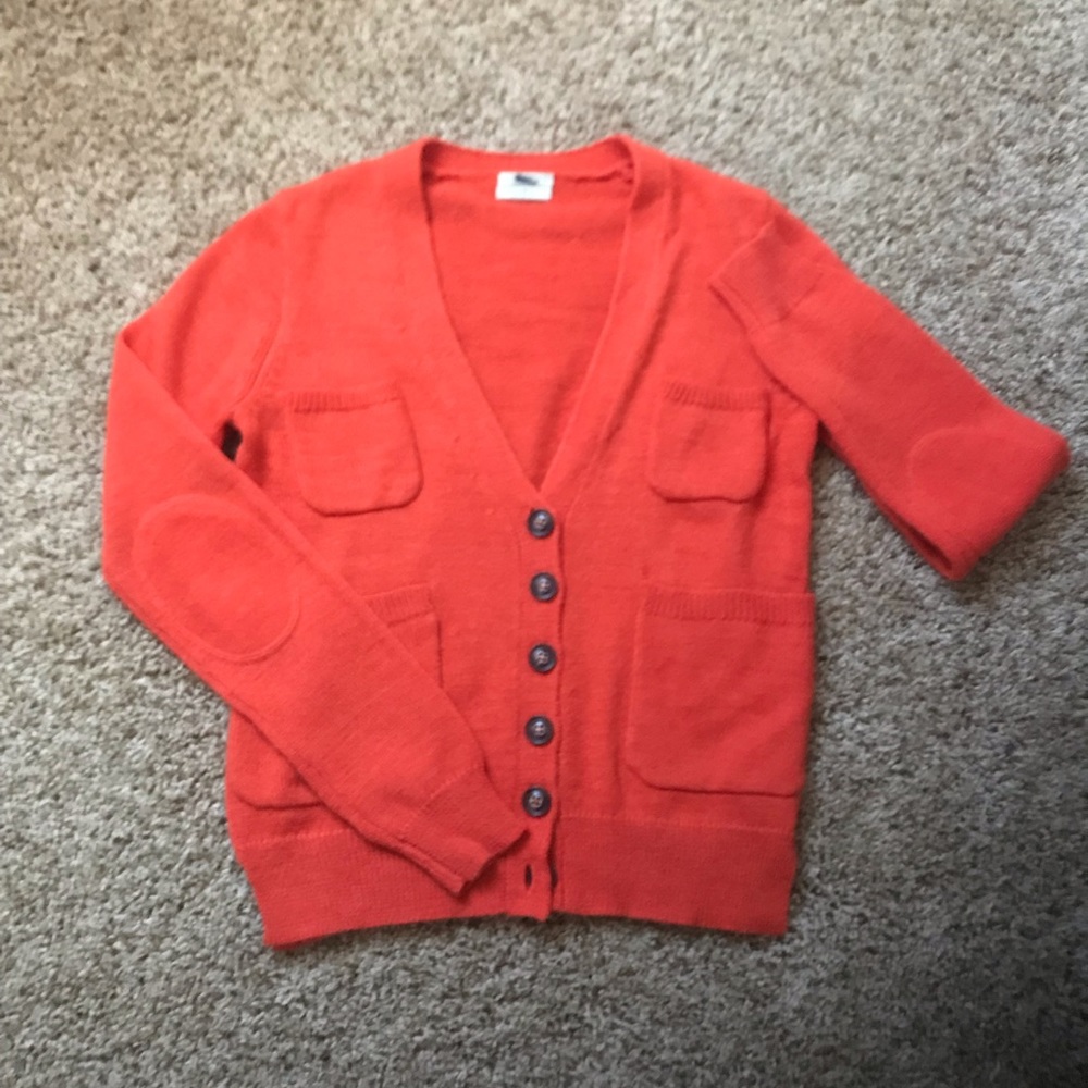 Perfect cardigan, great details (elbow patches!)